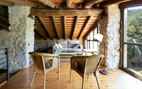 Loft with views ofthe cascade